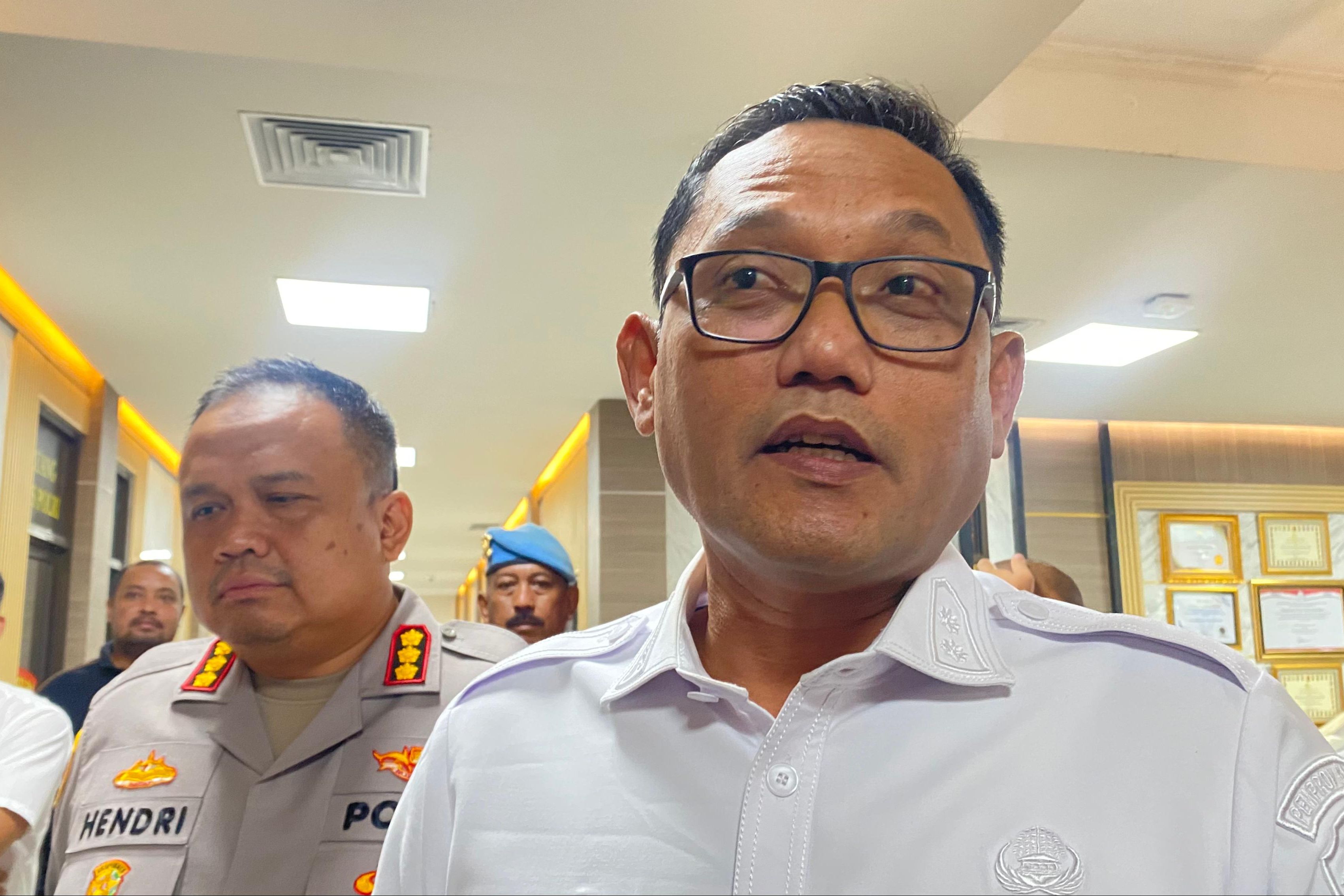 Wagub Kaltim Seno Aji Besuk Mahasiswa Ditahan di Polresta Samarinda, Wacanakan Penangguhan