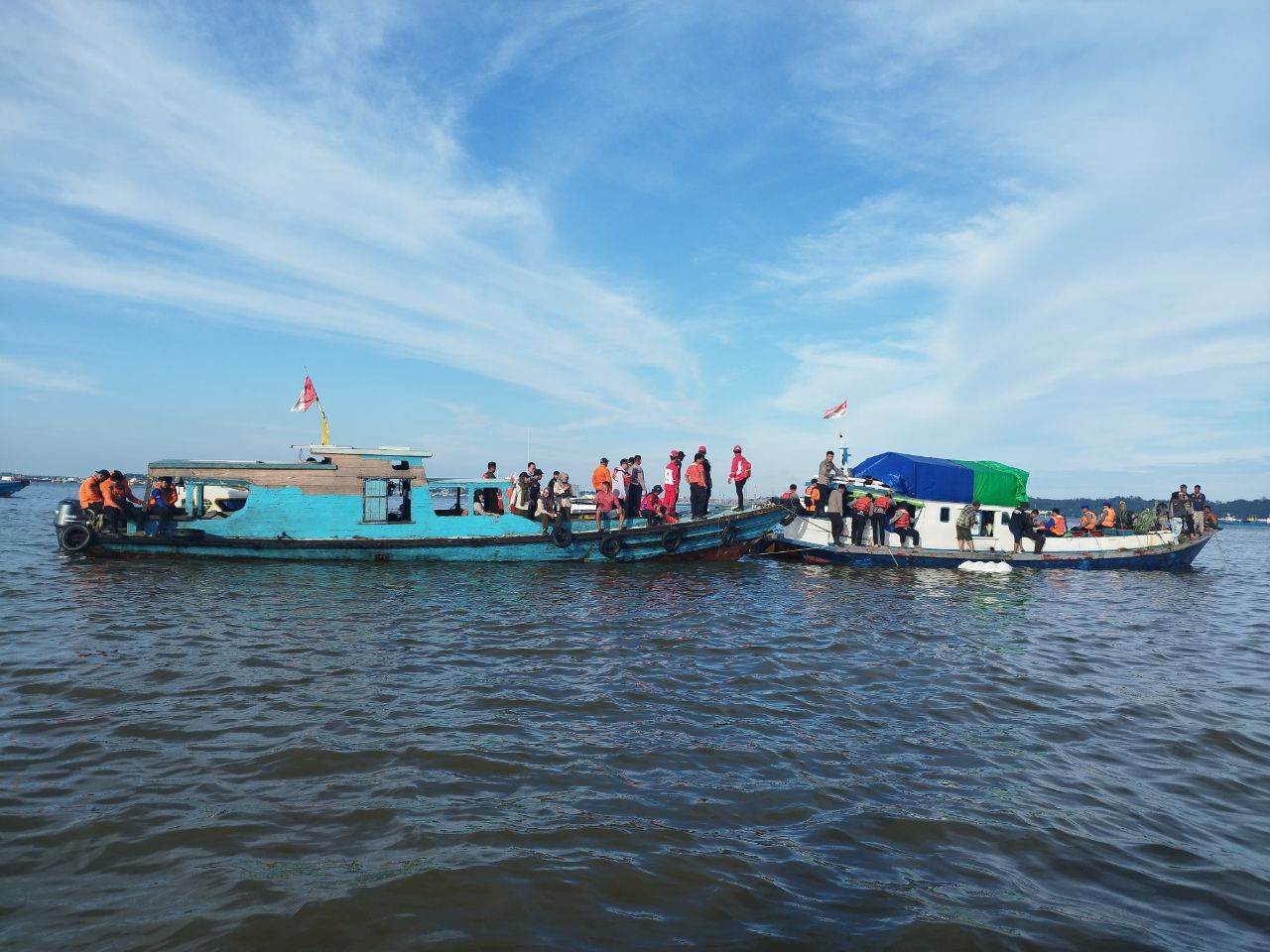 Feri Penumpang dan Mobil Tenggelam di Teluk Balikpapan, Diduga 2 ABK Masih Terjebak