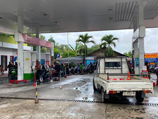 Pasca Harga Pertamax Naik, Pengendara Bermotor di Balikpapan Rela Antre dan Beralih ke Pertalite 