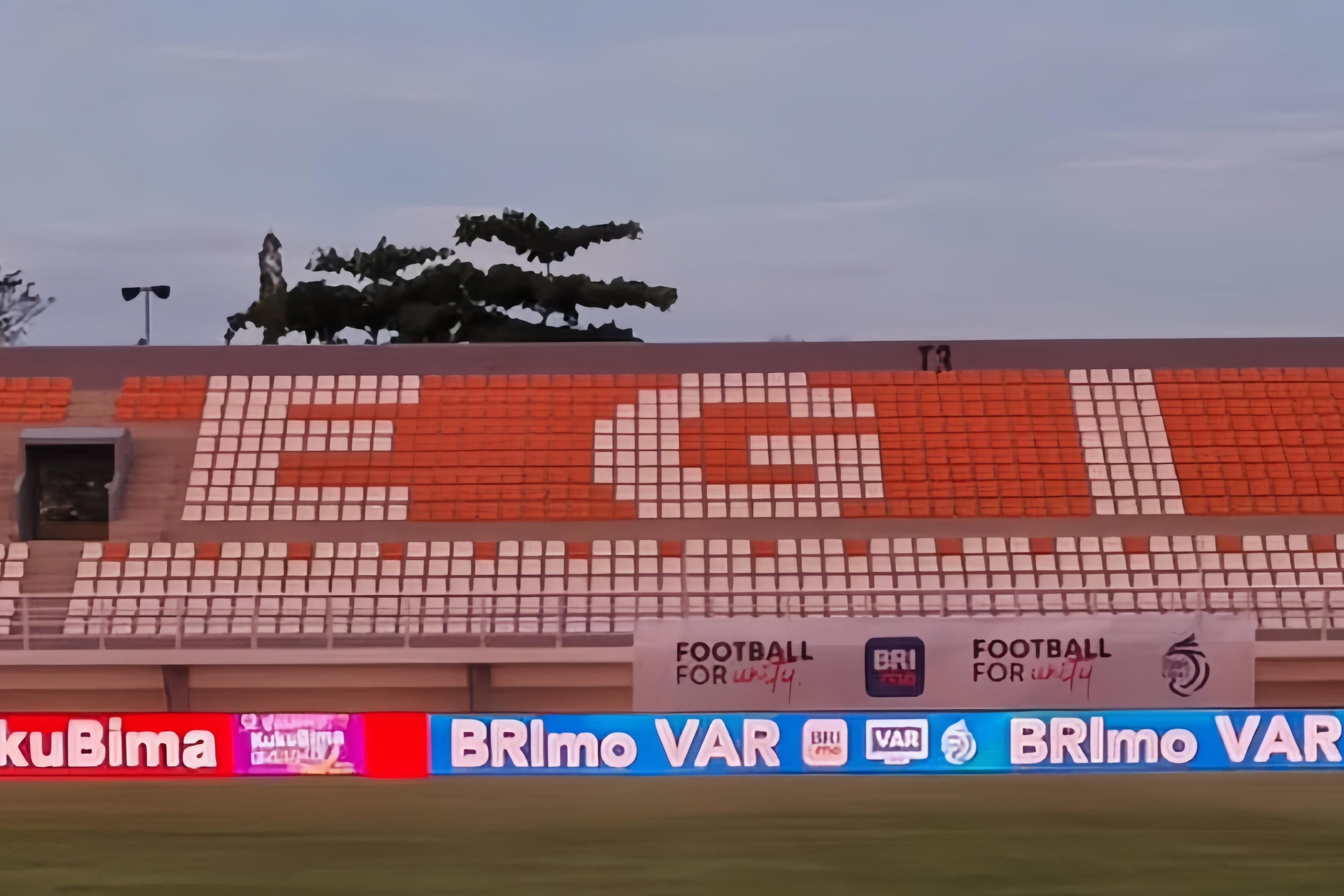 Sempat Rusak karena Kabel Dicuri, Papan LED Stadion Segiri Kini sudah Kembali Berfungsi
