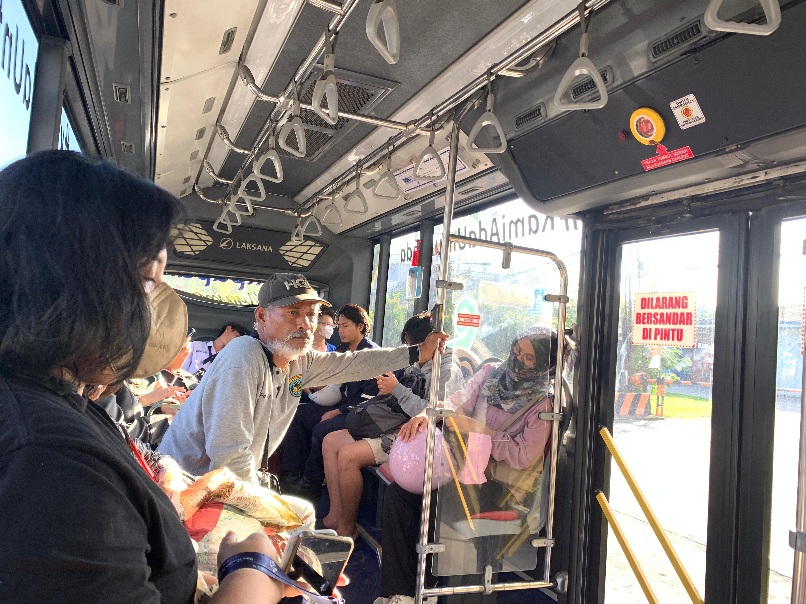  BCT Diserbu Penumpang Jelang Lebaran, Satu Bus Nyaris Angkut 300 Orang Sehari 