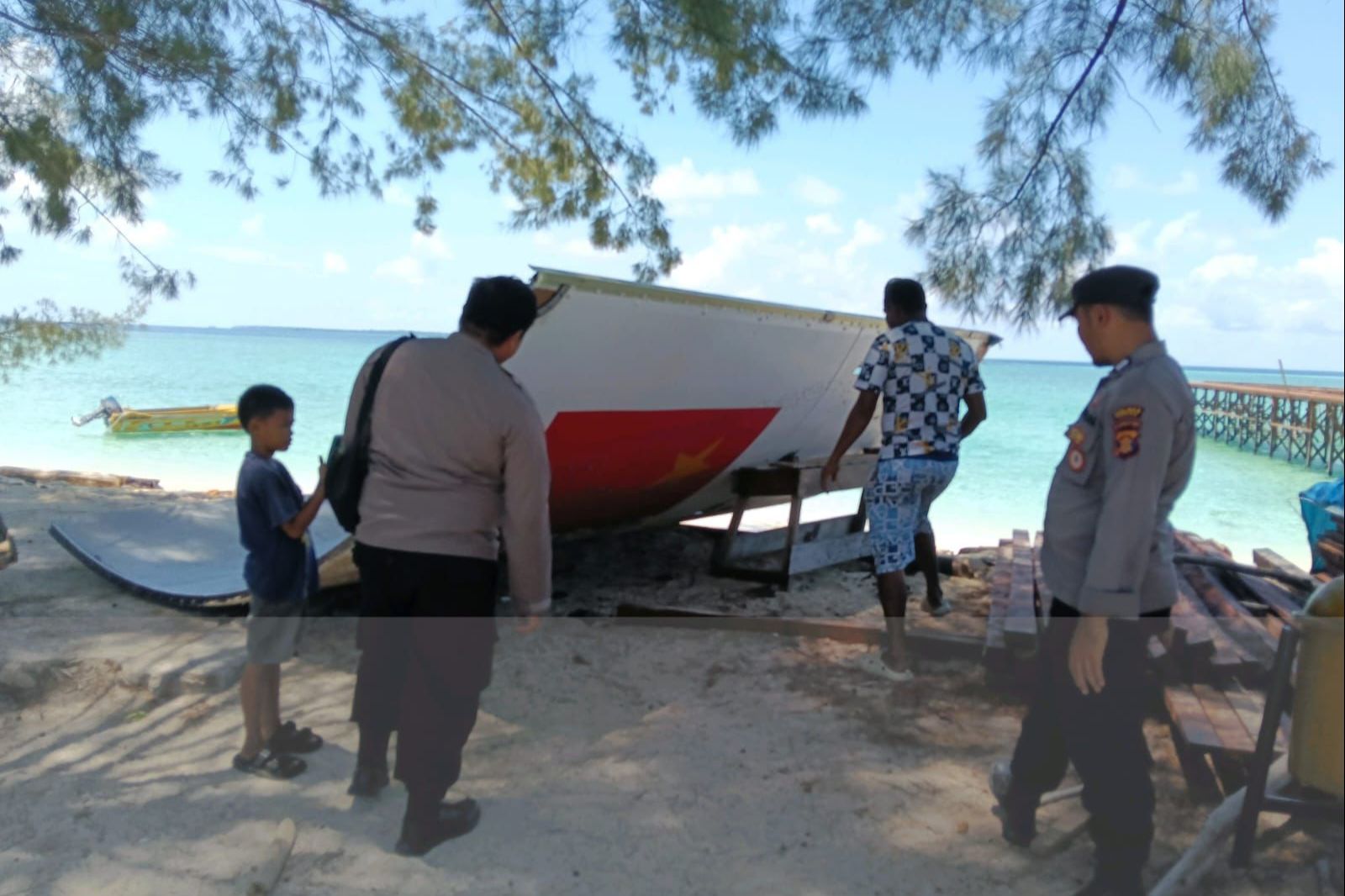 Nelayan di Berau Temukan Puing Diduga Bagian Satelit Asing Asal Tiongkok