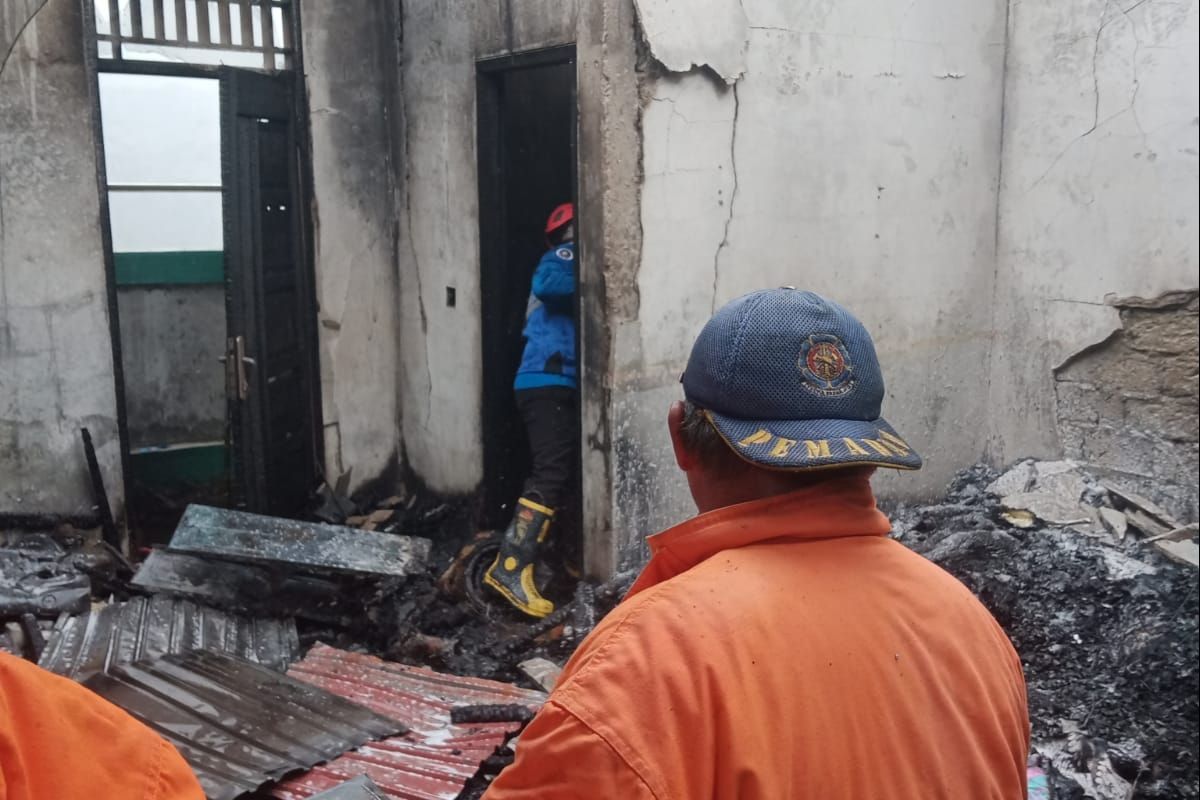 Rumah Kos di Purworejo Tering Terbakar, 1 Unit Motor Hangus dan Mobil Minibus Terdampak