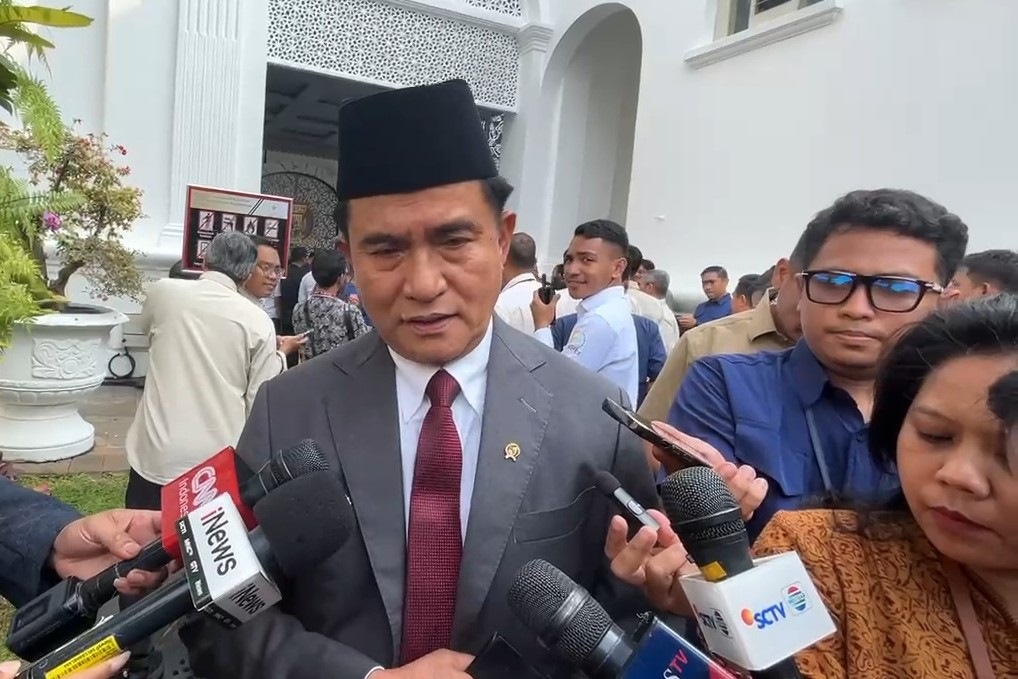 Tak Ada Lagi Layanan Kilat Izin Tinggal WNA, Kata Yusril