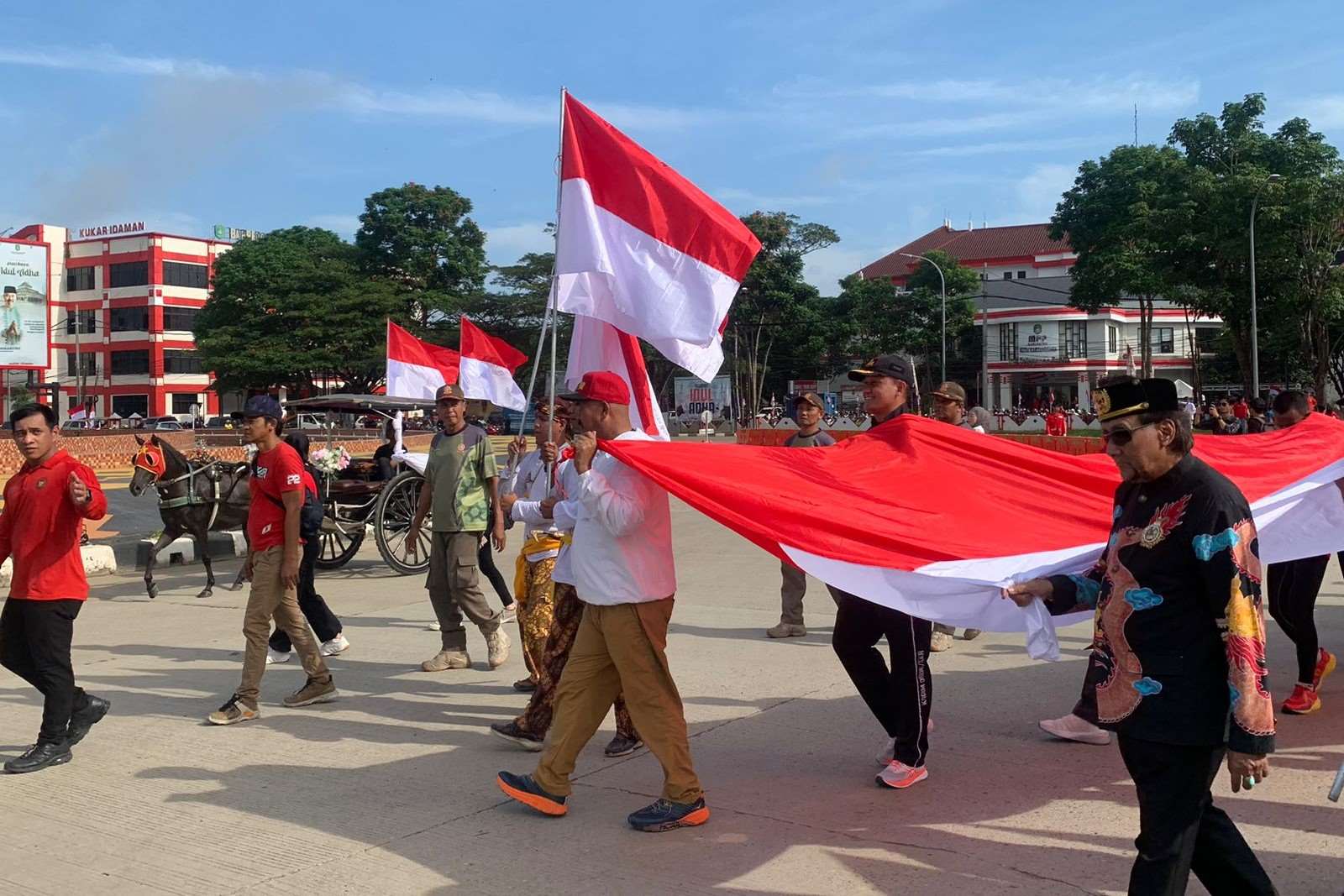 Merah Putih Raksasa Sepanjang 250 Meter Berkibar di Tenggarong, Kobarkan Semangat Juang Warga Kukar