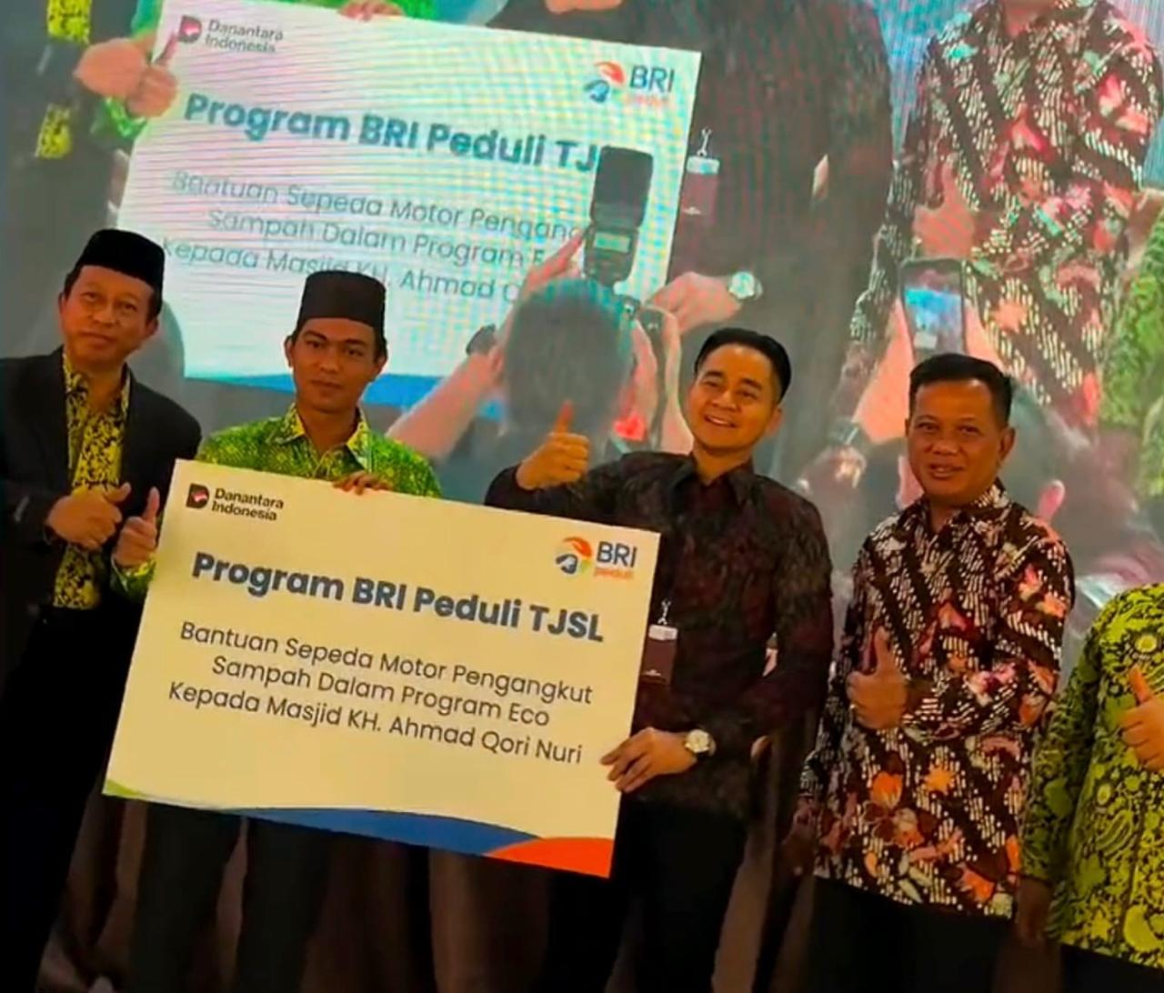 TJSL BRI Peduli, Serahkan Bantuan untuk Masjid KH Ahmad Qori Nuri