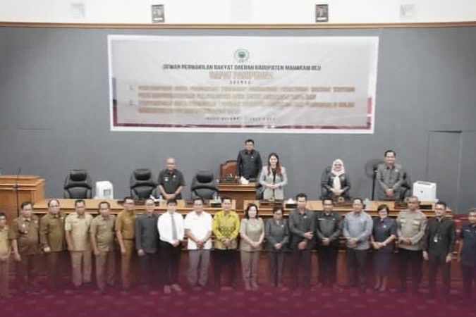 Pemkab Mahulu Sampaikan Jawaban Pandangan Umum Fraksi Dalam Rapat Paripurna DPRD