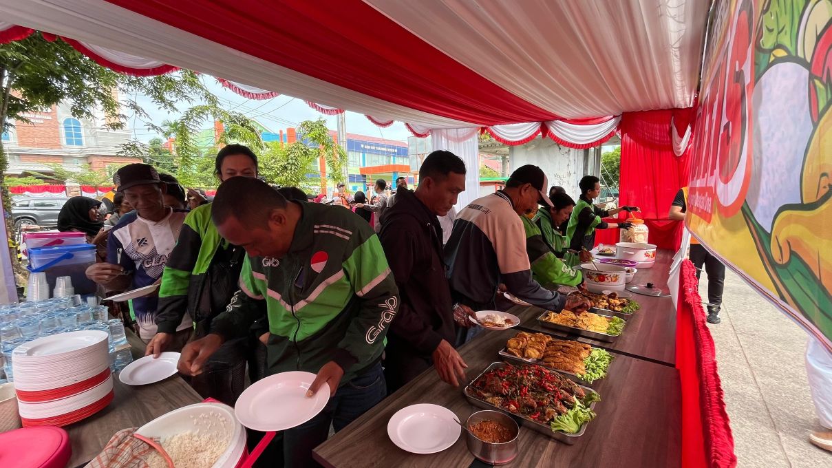 Warung Berkah Polres Berau, Suguhkan Makan Gratis dan Layanan Kesehatan Setiap Jum’at
