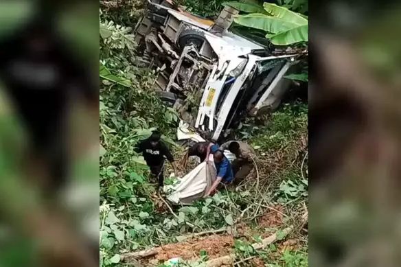 Bus Damri Masuk Jurang Sedalam 15 Meter di Malinau, Diduga Tak Kuat Menanjak