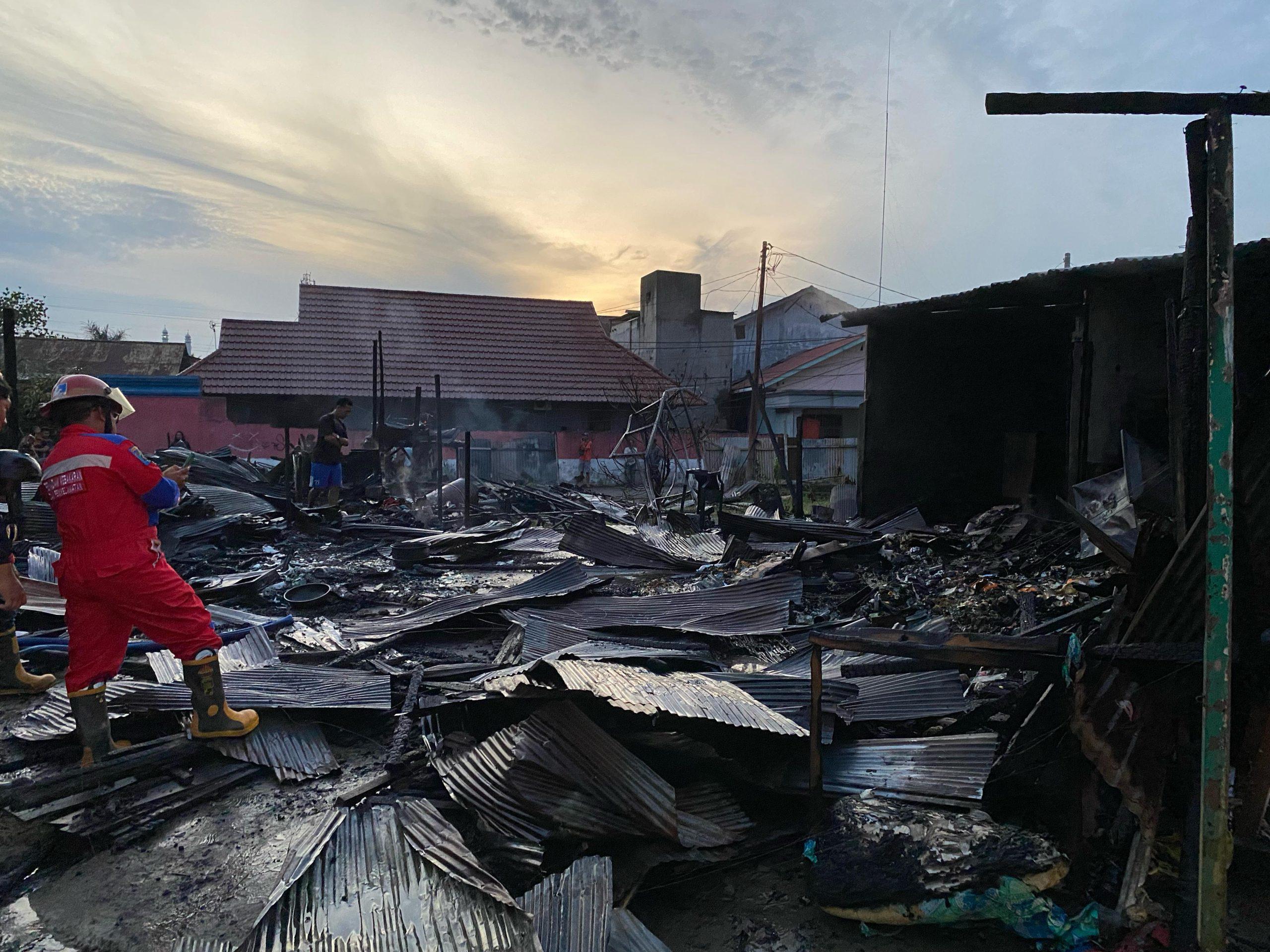 Diduga Korsleting Listrik, Kebakaran di Samarinda Hanguskan 8 Bangunan Tempat Usaha