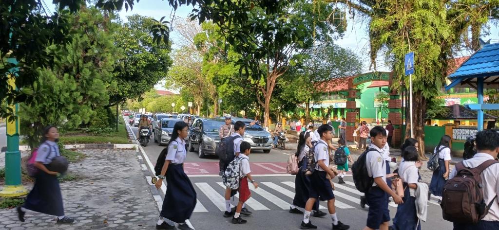 Dishub Samarinda Revitalisasi Jalur Penyeberangan Zona Selamat Sekolah di Beberapa Titik