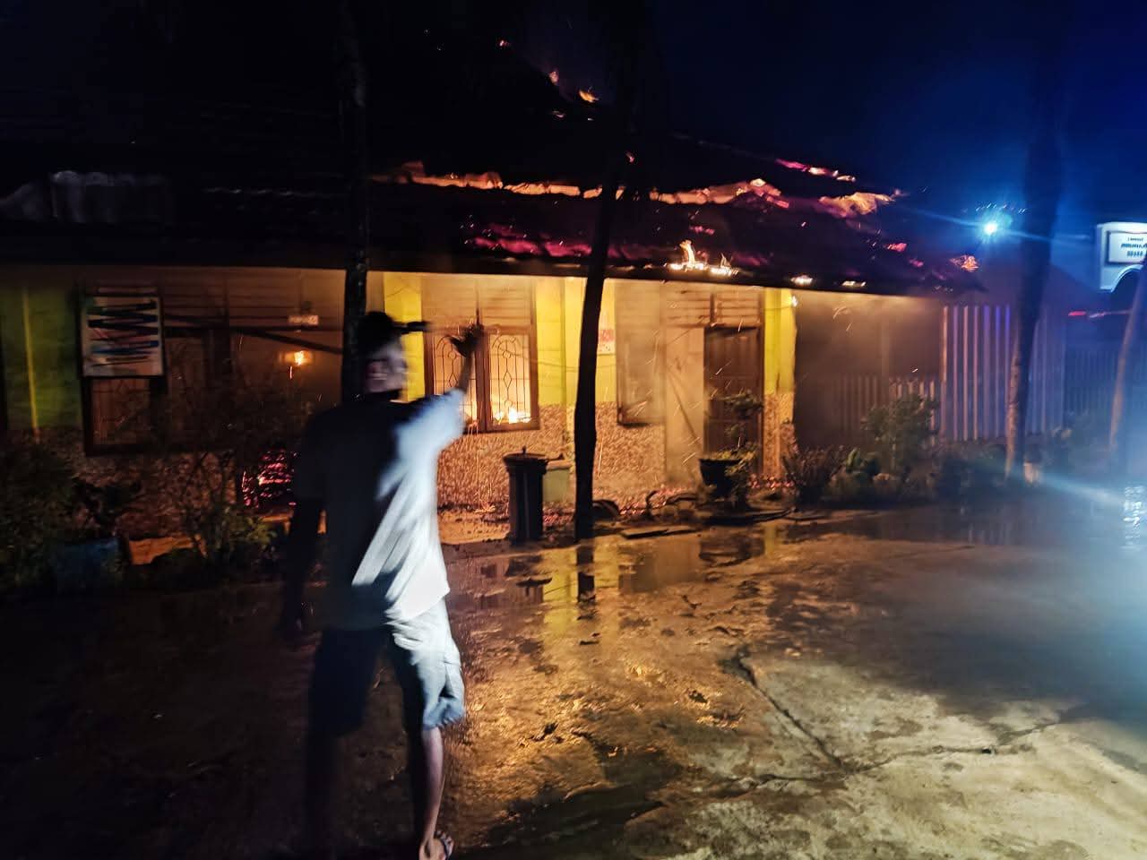 Kebakaran Melahap Perpustakaan dan Ruang Tata Usaha MTsN 3 Paser