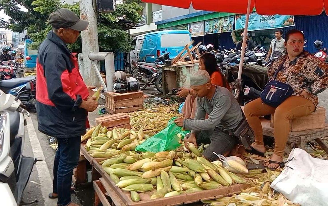 Pedagang Jagung Musiman Laris Manis di Samarinda, Pantang Pulang Sebelum Habis