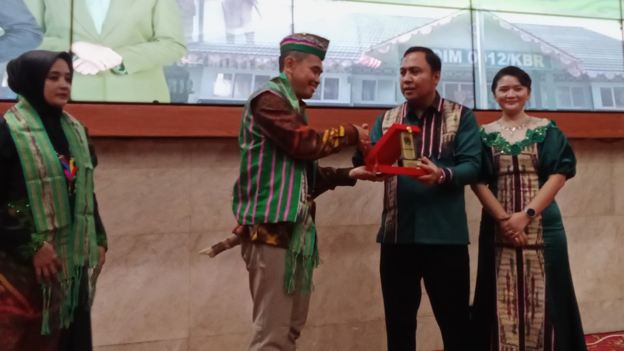 Jejak Kepekaan Sosial TNI di Mahakam Ulu, Pelajaran dari Kepemimpinan Letkol Eko Handoyo