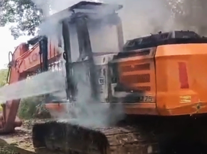 Ekskavator Terbakar di Kampung Empas, Damkar Masih Selidiki Penyebab Kebakaran