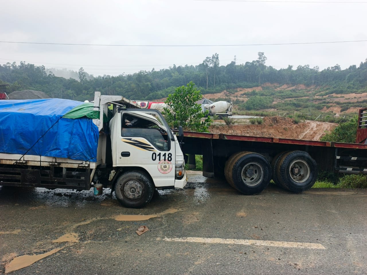 Truk Semen Alami Rem Blong di Jalan Kariangau, Sopir Tewas Terjepit Kabin
