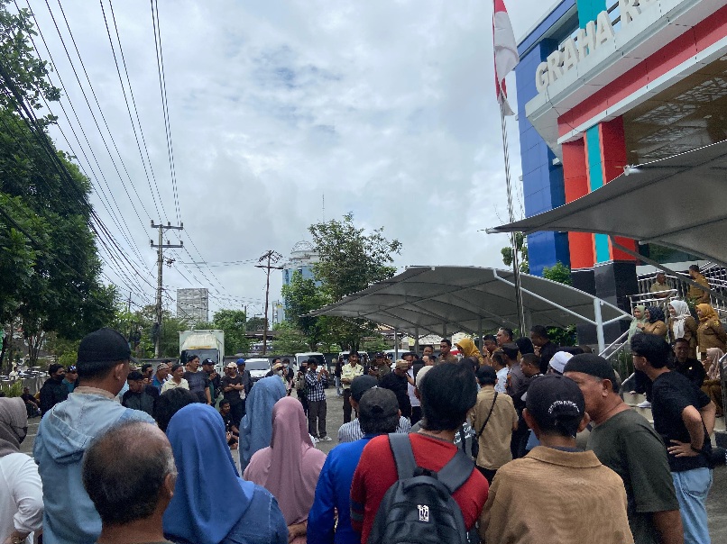 Pedagang Pasar Pagi Demo ke Kantor Disdag Samarinda, Tuntut Kepastian Tempat Usaha