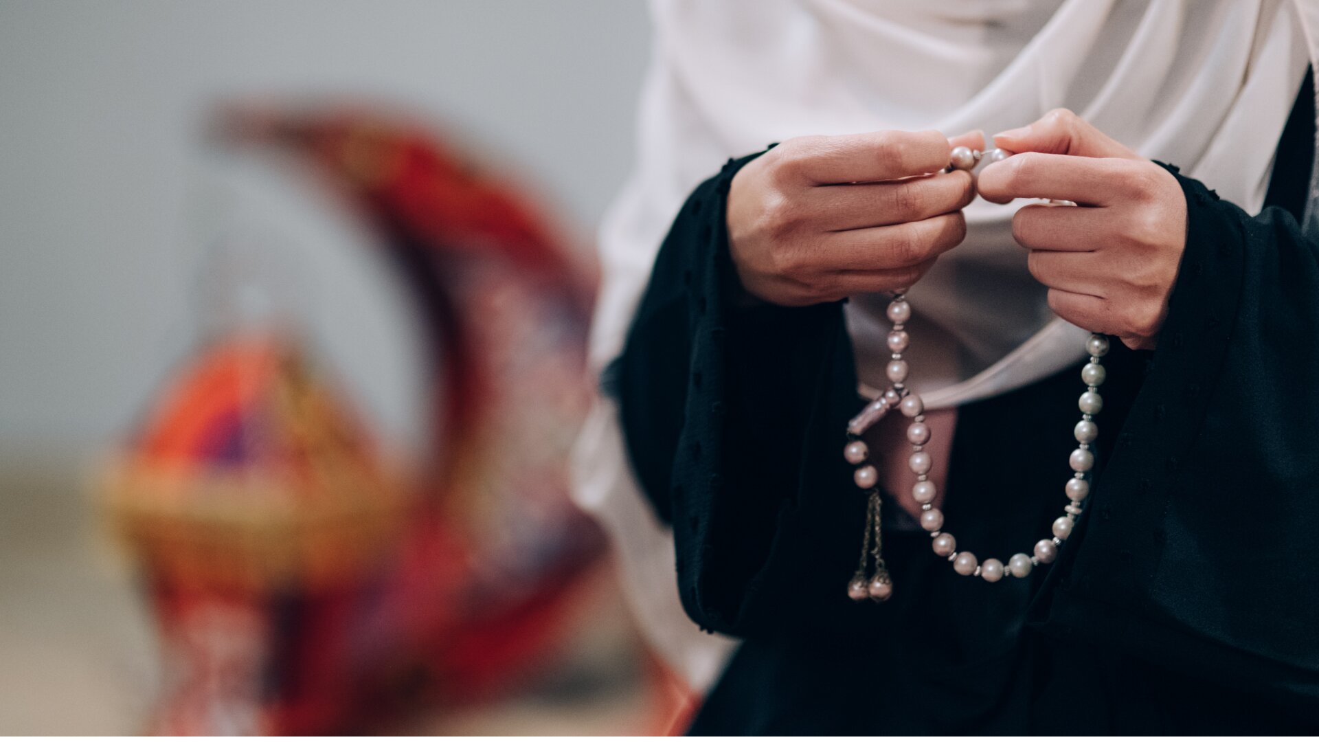  Zikir: Metode Pencarian Ketenangan di Tengah Bisingnya Era Digital 