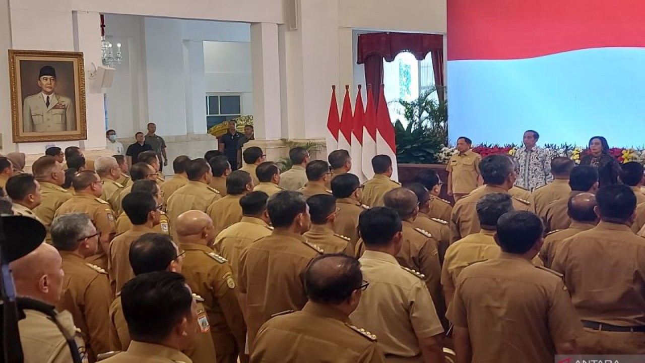 Jokowi Evaluasi Pj Kepala Daerah: Bapak Ibu 'Miring-miring', Saya Ganti