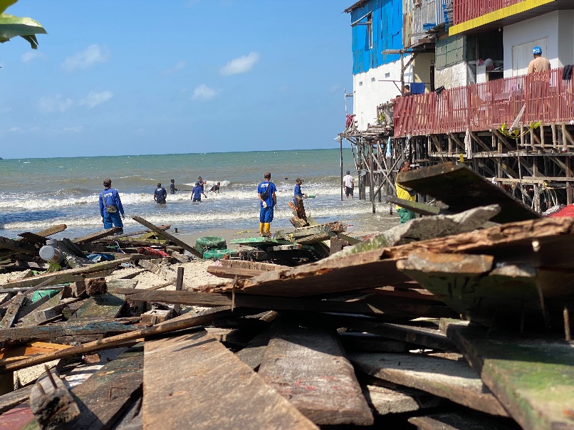 Rumah di Pesisir Pantai Balikpapan Roboh Dihantam Gelombang Besar, 17 Warga Terdampak 