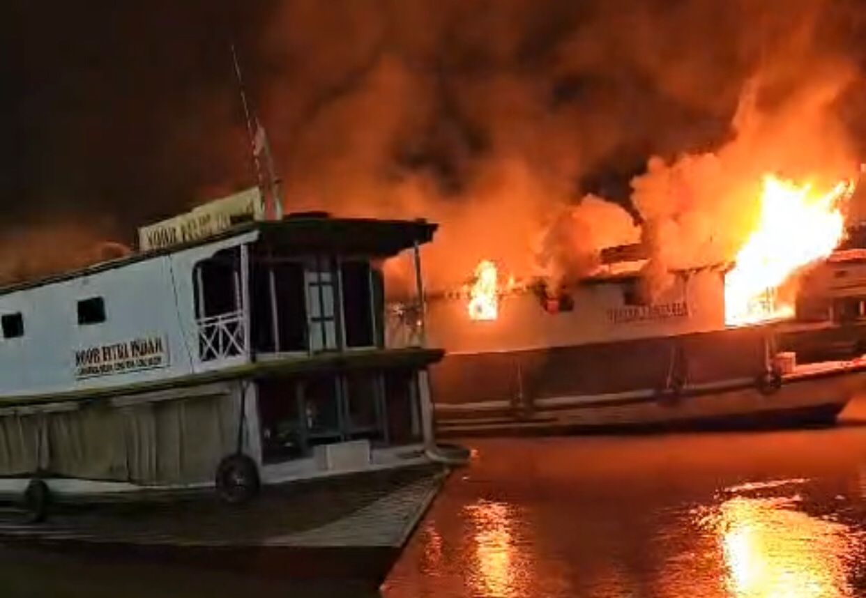 KM Dayak Lestari Terbakar di Pelabuhan Samarinda Penyebabnya Kejadian Masih Diselidiki Petugas