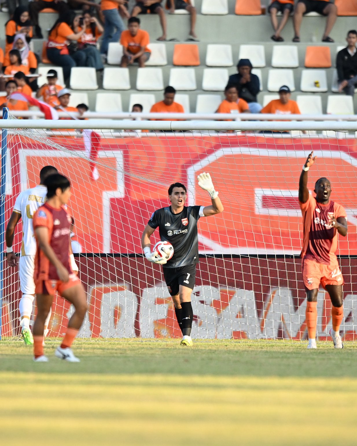 Lakukan Banyak Penyelamatan di Laga Perdana, Penampilan Nadeo Dipuji Pelatih