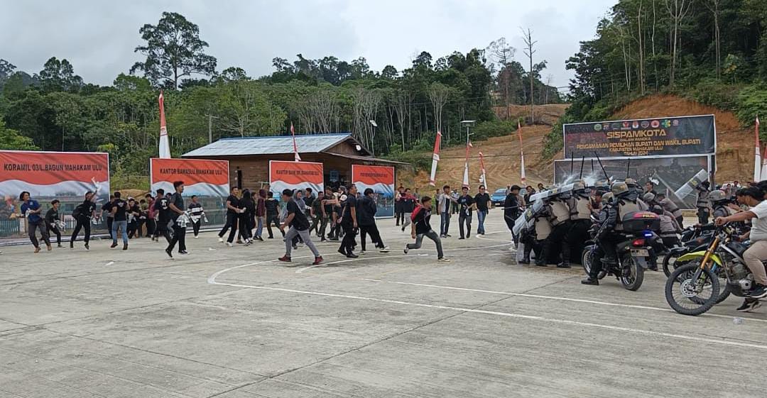 Gelar Simulasi Sispamkota, Polres Mahulu Peragakan Cara Hadapi Unjuk Rasa 