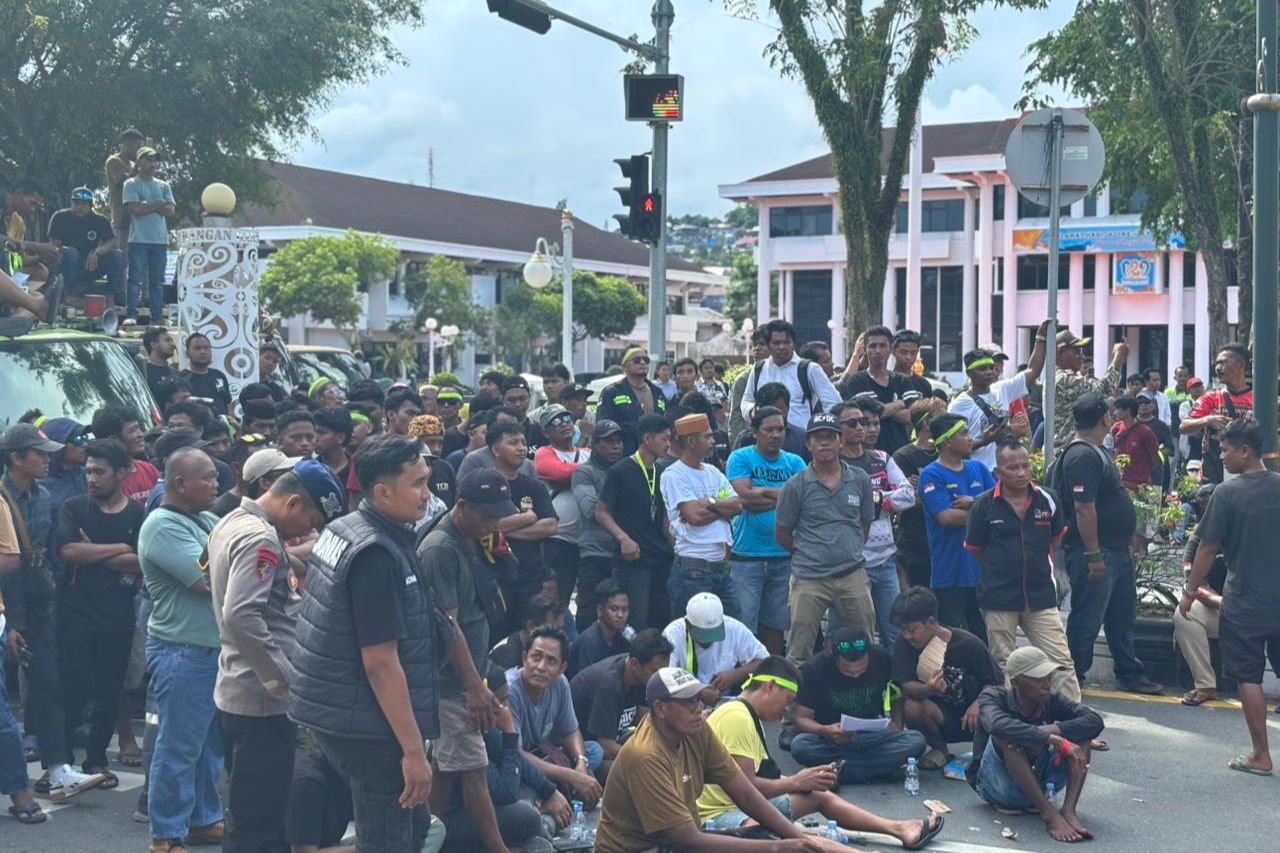 Demo Sopir Truk di Balikpapan: Mengeluh Antre Solar 3 Hari, Hingga Barcode Dipakai Orang Lain