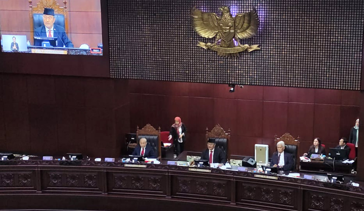 Hakim MK Anwar Usman Dipecat Tak Hormat, Tapi Gibran Tetap Bebas Jadi Cawapres
