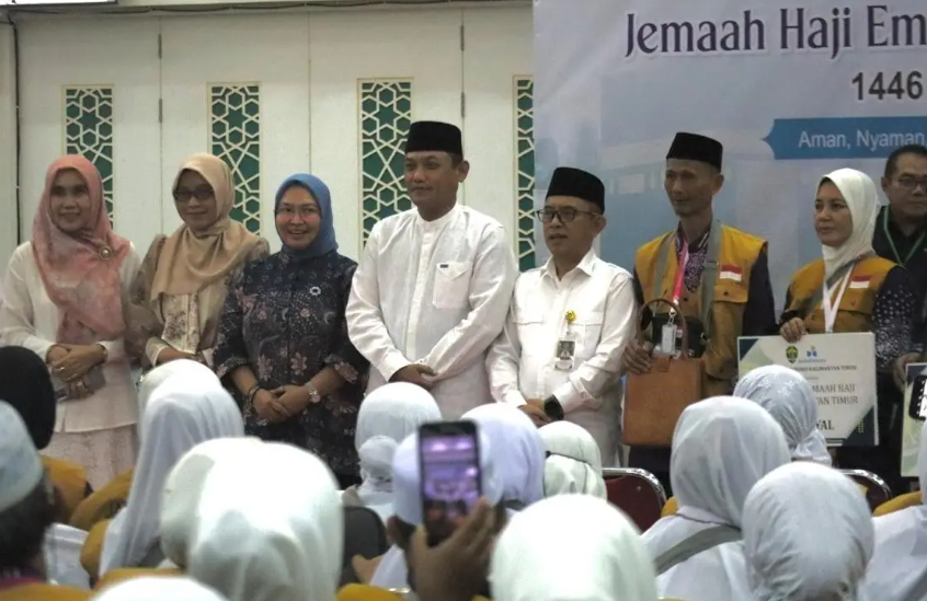 Kloter Pertama Embarkasi Balikpapan Diberangkatkan Menuju Tanah Suci