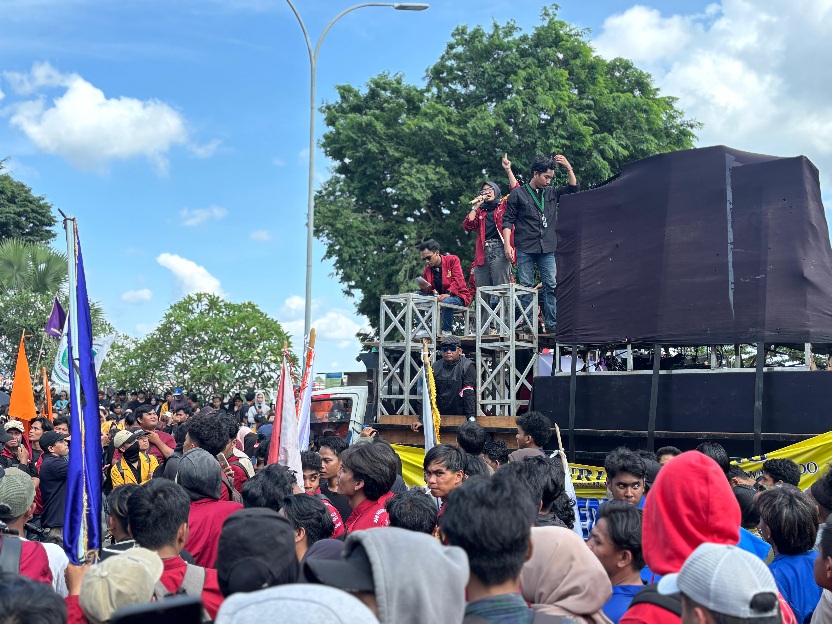Kemana Rudy-Seno? Tidak Keluar Hadapi Massa Aksi di Kantor Gubernur Kaltim