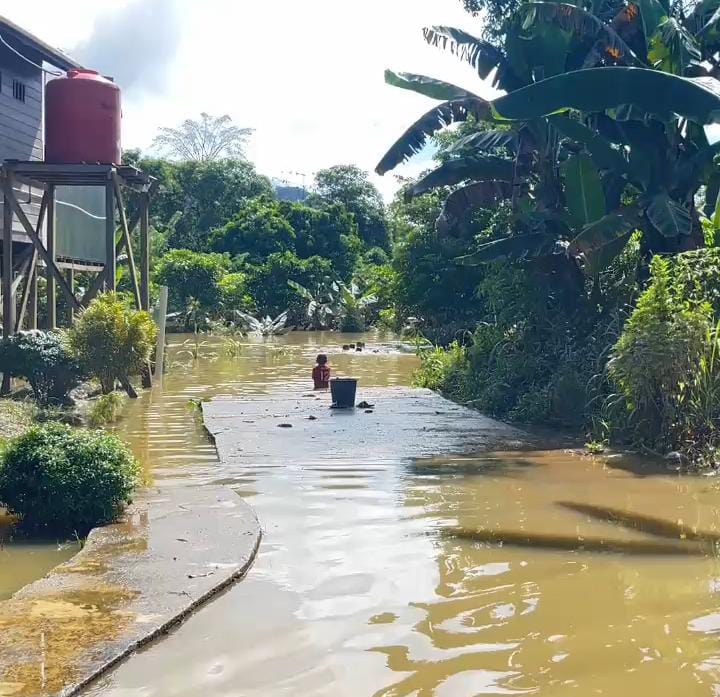 Sungai Mahakam Meluap, Warga Mahulu Dibayang-bayangi Banjir Besar Lagi 