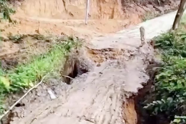 Jembatan Nangin di Siluq Ngurai Ambruk, Akses Warga Kampung Rikong Kutai Barat Lumpuh Total