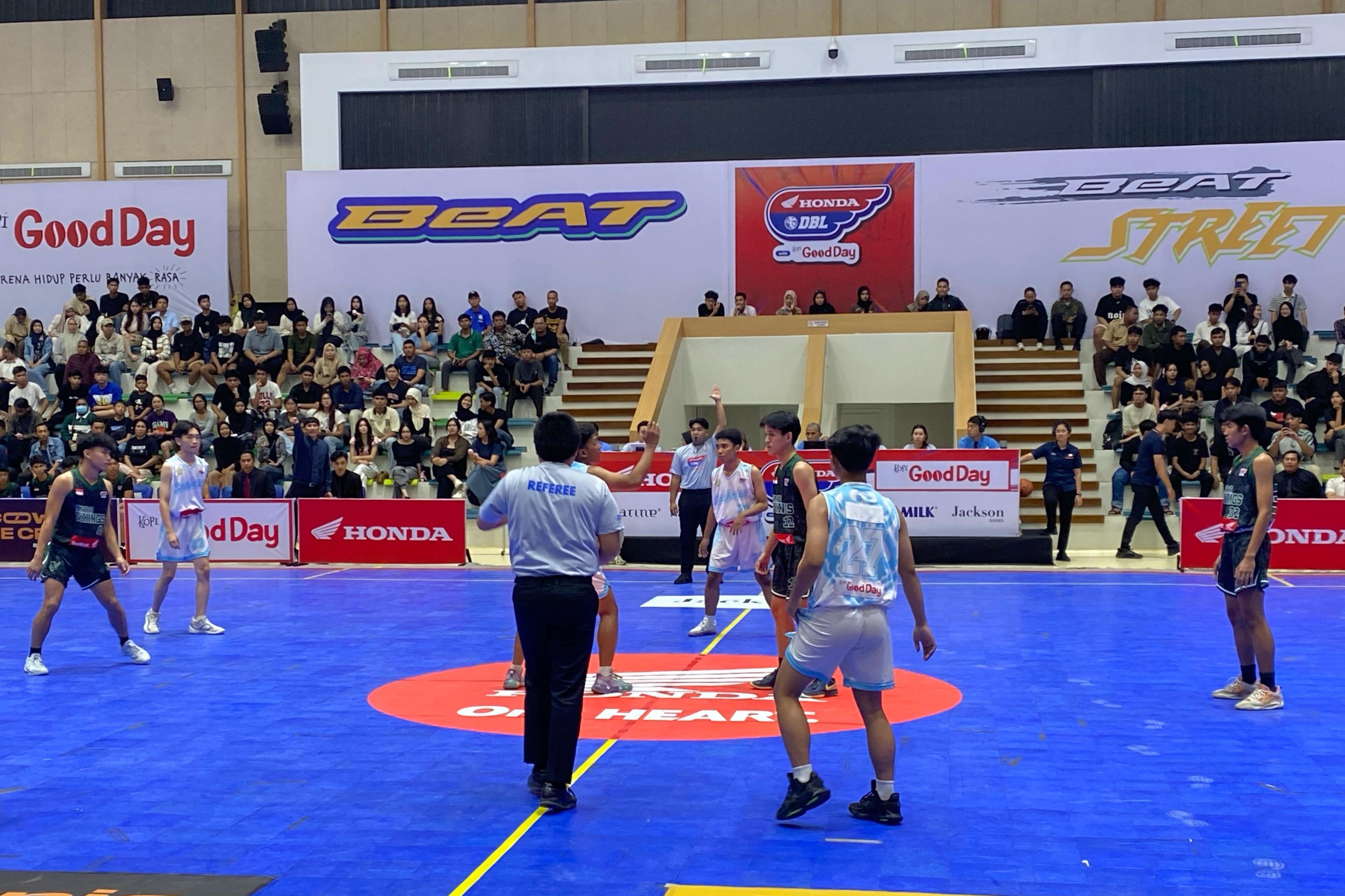 DBL Samarinda 2025: Tampil Mendominasi, SMADA 'Gulung' SMKN 1 dengan Skor Mencolok 79-11