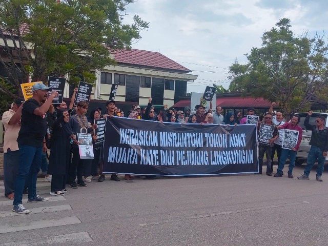 Aksi Solidaritas di Depan Kantor PN Tanah Grogot, Suarakan Pembelaan terhadap Misran Toni 