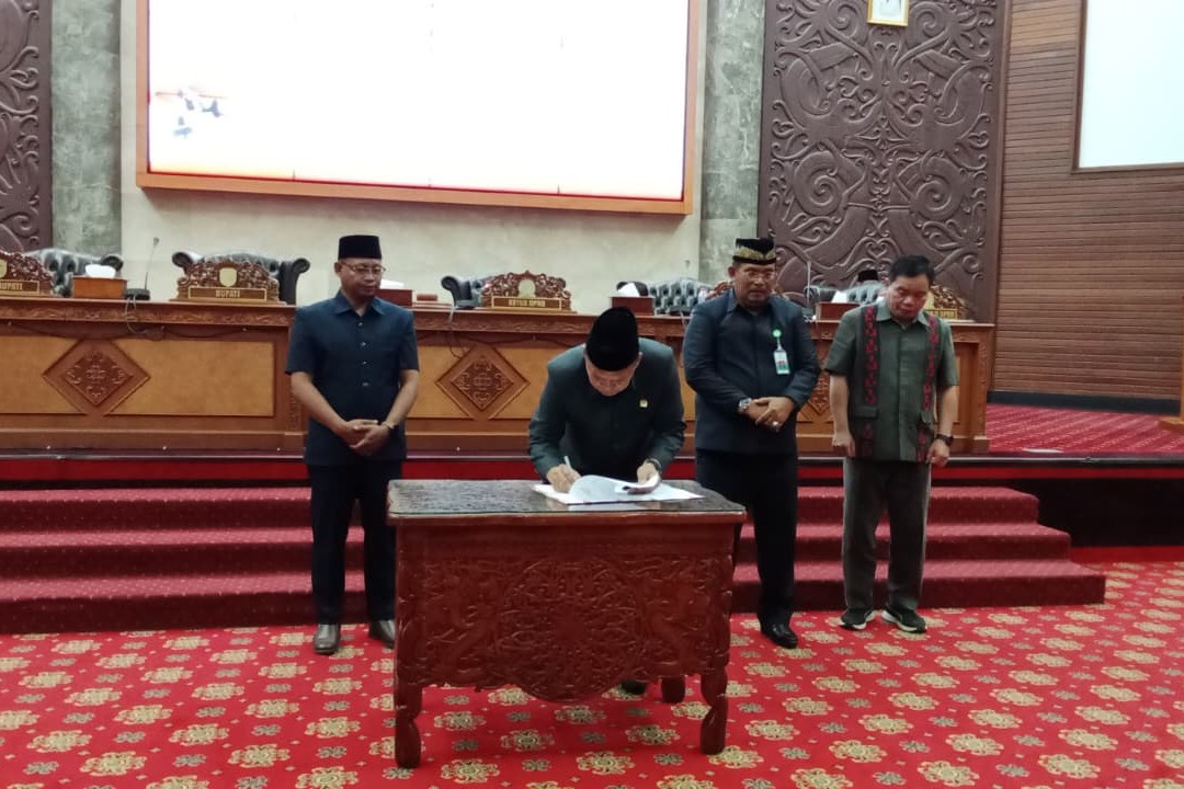 Pemkab Kutai Barat Sampaikan Pendapat Akhir pada Paripurna XVII, Setujui 5 Raperda Baru