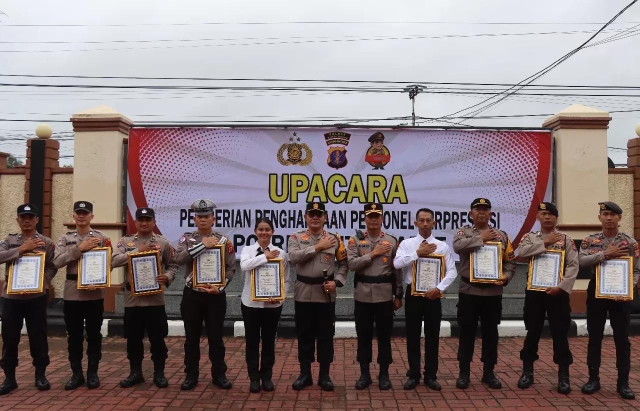 Dianggap Berprestasi, Sejumlah Personel Polres Kubar Raih Penghargaan