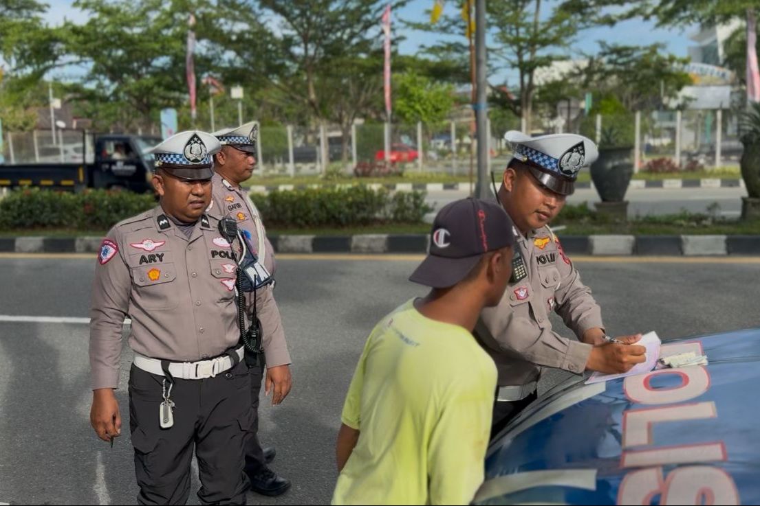 26 Pengendara Ditilang, 12 Diberi Teguran pada Operasi Patuh Mahakam 2025 di Balikpapan