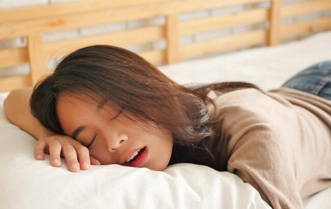 Sering Ngiler Saat Tidur? Ini Penyebab dan Cara Mengatasinya Menurut Ahli