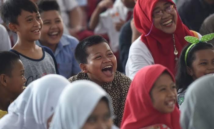 Studi Ungkap Negara Bahagia Punya Warga Lebih Sehat dan Umur Panjang, Ini Penjelasan Ilmiahnya