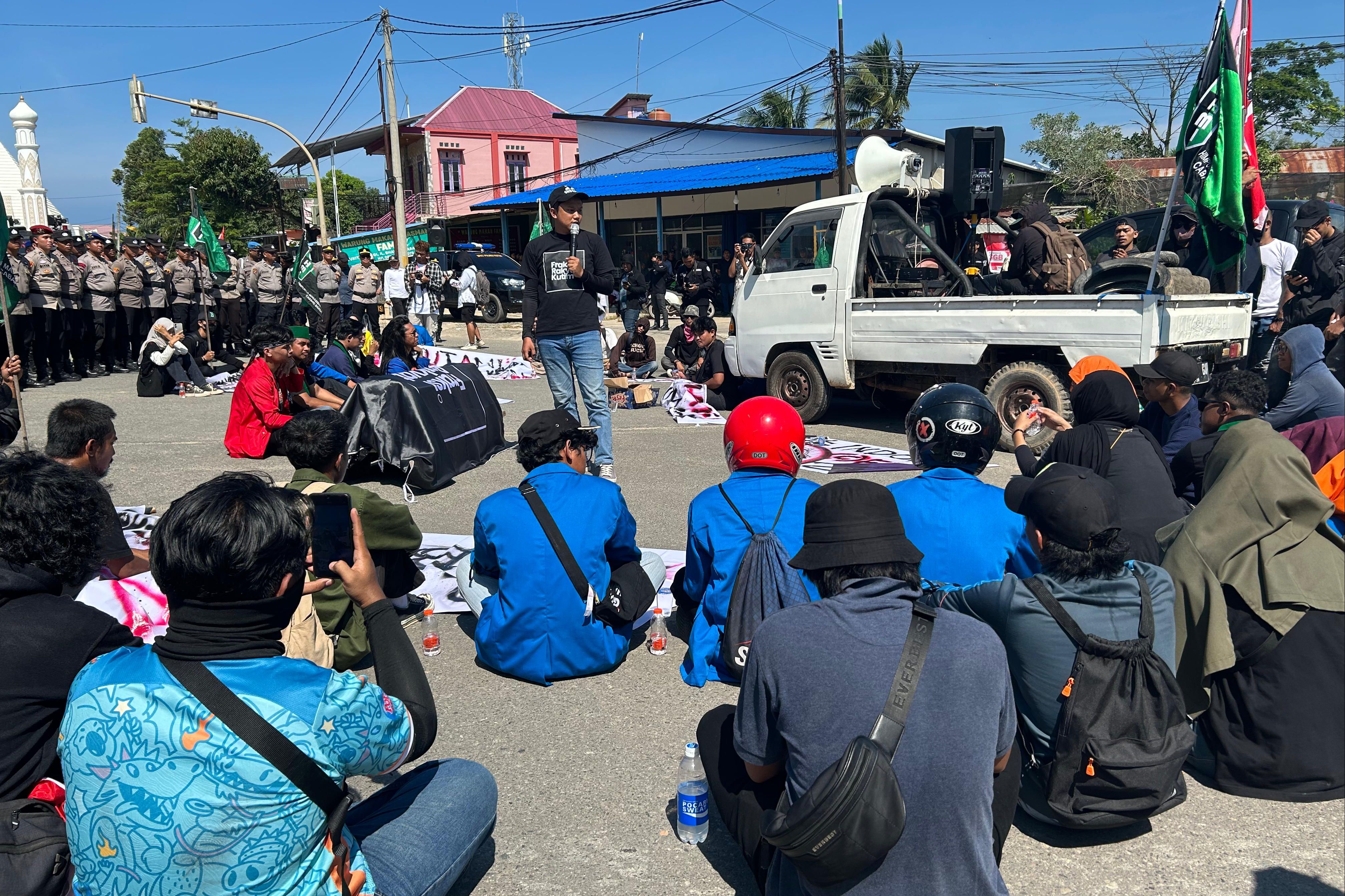 Massa di Kutim Unjuk Rasa Tuntut Keadilan atas Kasus Tewasnya Driver Ojol Affan Kurniawan