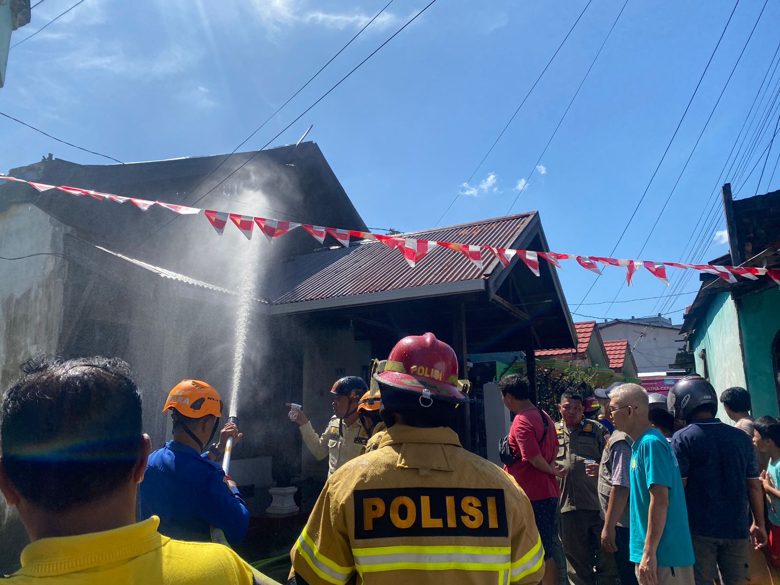 Kobaran Api Muncul di Tengah Permukiman Kelurahan Gunung Samarinda, 6 Unit Kendaraan Pemadam Dikerahkan