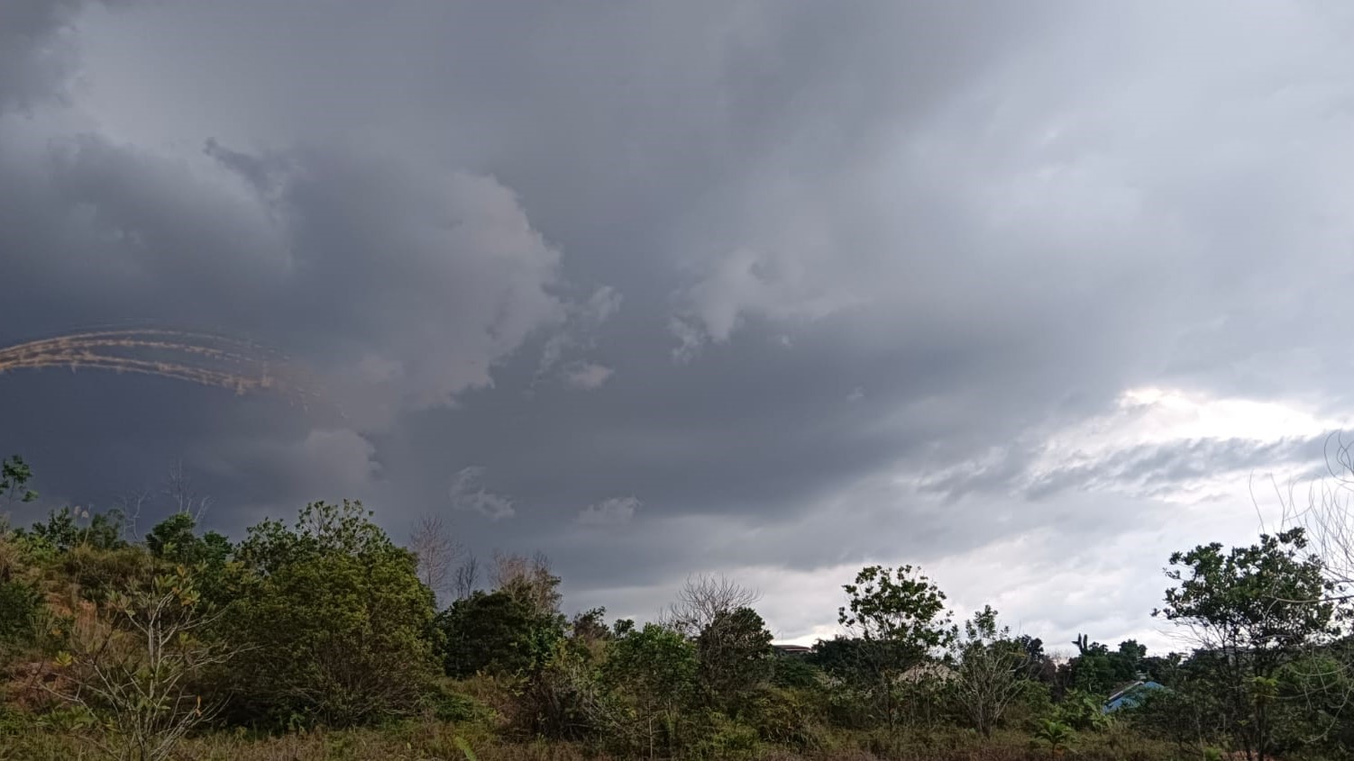 Ramalan Cuaca Kaltim dan IKN, 25 November 2025, Sejumlah Wilayah Berpotensi Hujan!