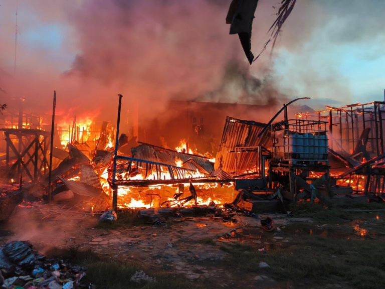 Kebakaran di Gang Gamili III A, Beberapa Rumah dan Barakan Terbakar