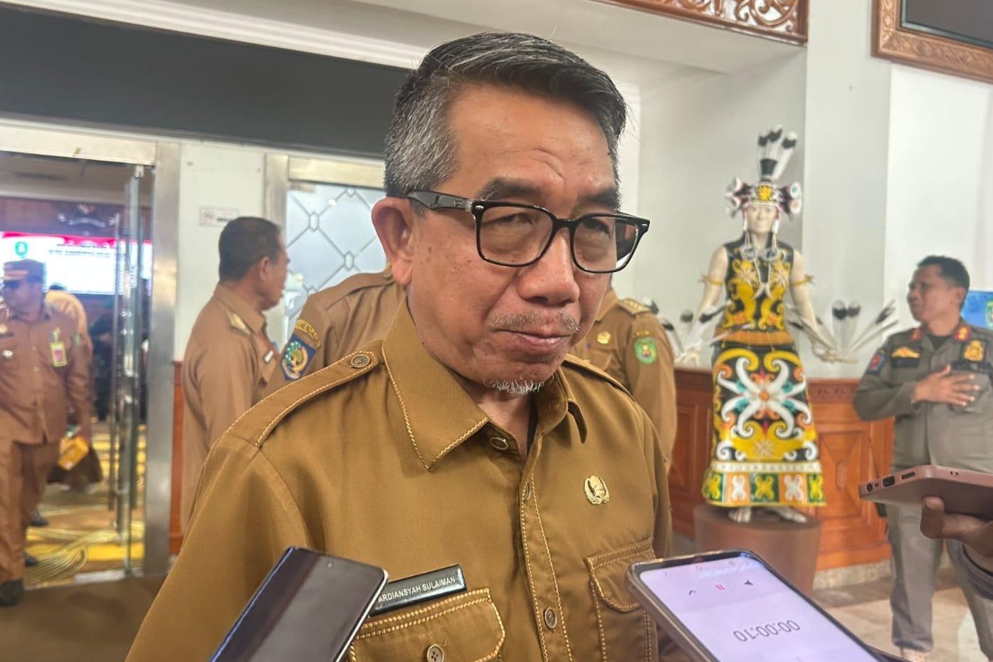 Bupati Kutim Soroti Manipulasi Status Tenaga Kerja, Tegaskan Hak BPJS Sejak Hari Pertama