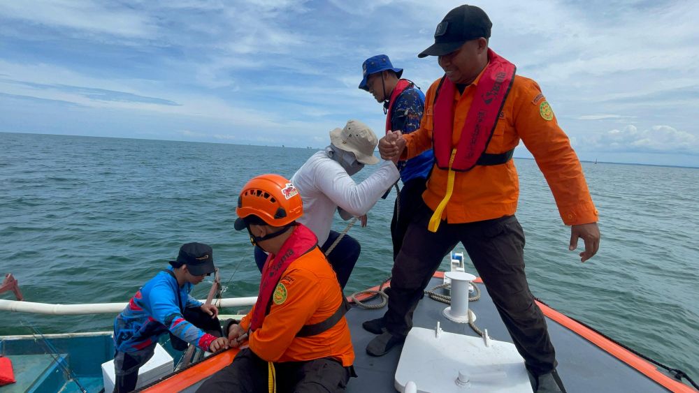 Tiga Pemancing Terombang-Ambing di Teluk Balikpapan Berhasil Diselamatkan Tim SAR