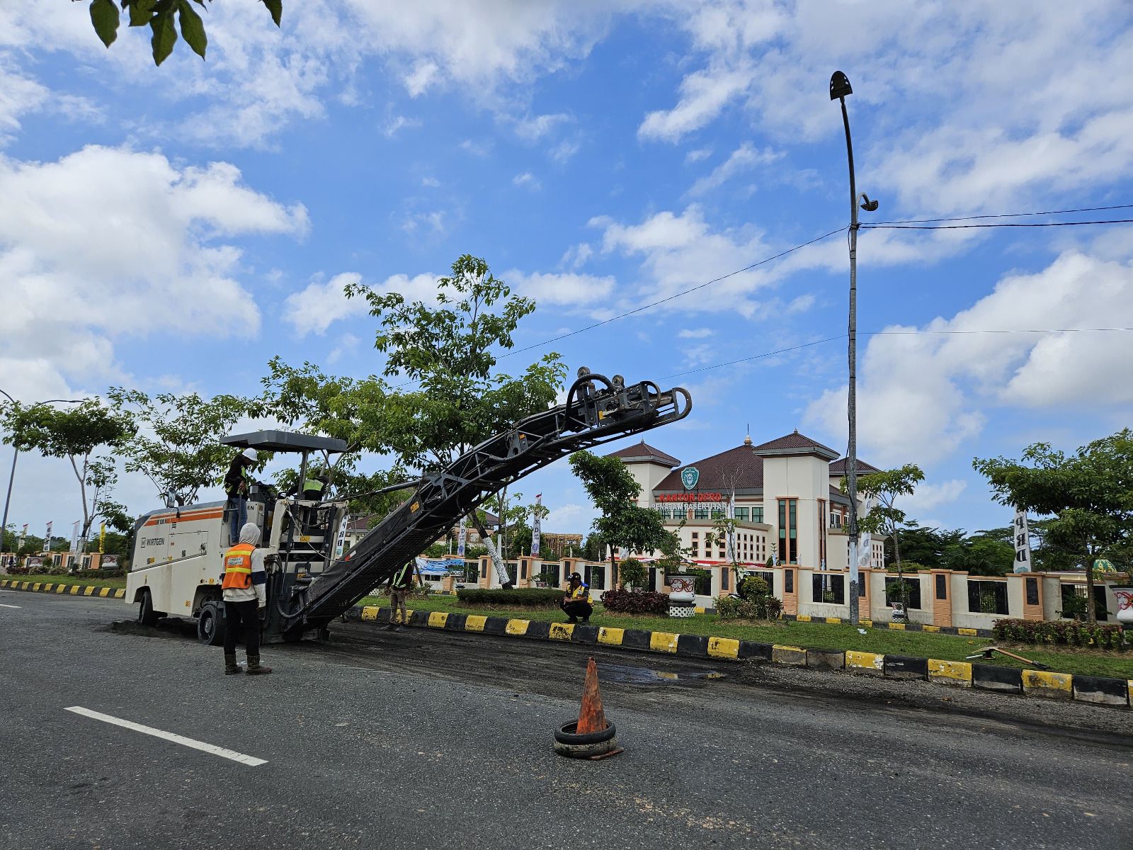 Tingkatkan Aksesibilitas Jalan di Kaltim Menuju IKN, PUPR Lakukan Preservasi Jalan Kuaro-Kademan-Penajam