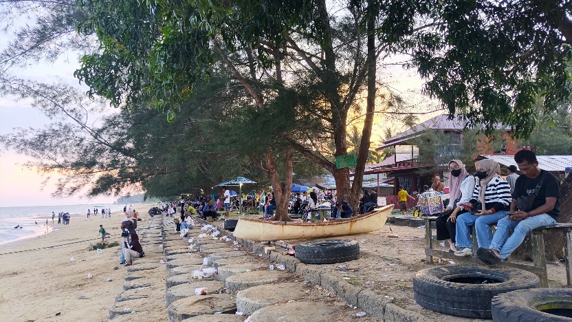 Pengunjung Pantai Tanjung Jumlai di PPU Melonjak Selama Libur Lebaran