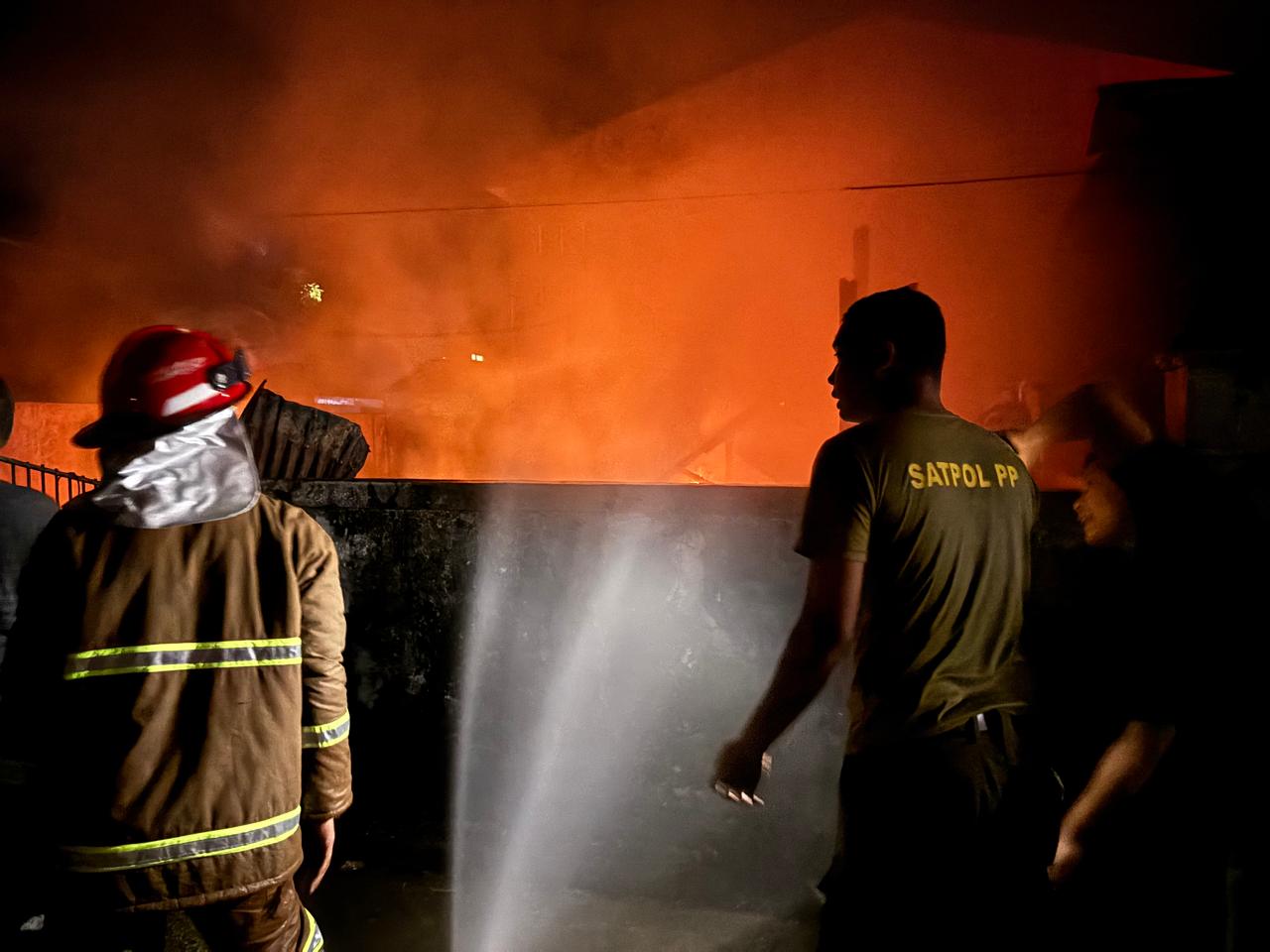 5 Rumah Hangus Terbakar, Diduga Sengaja Dibakar Orang Tak Dikenal