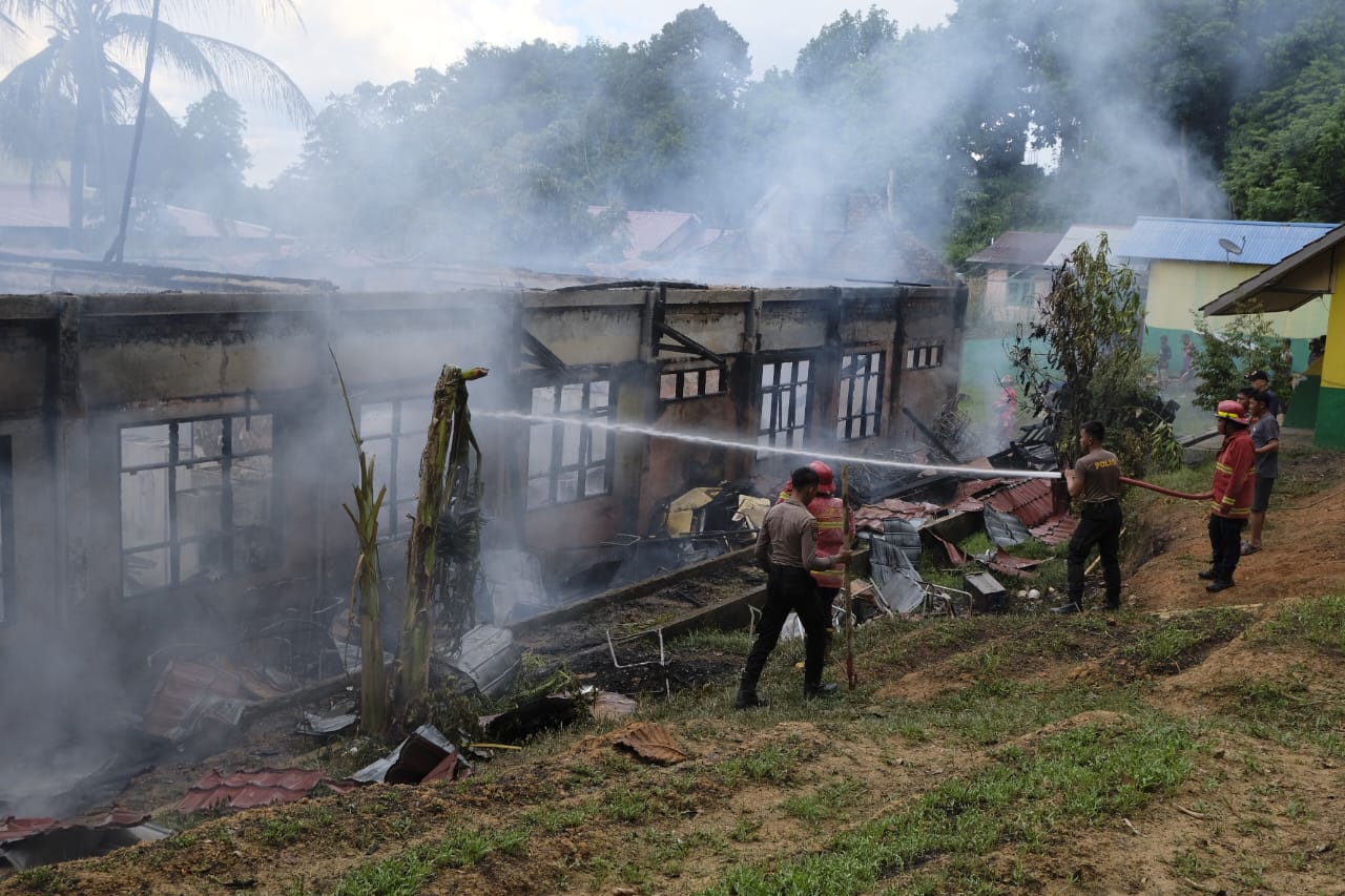 3 Ruang Kelas SMPN 5 Tanjung Redeb Hangus Terbakar